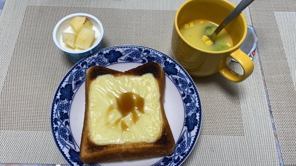 チーズ3枚乗っけ　朝ご飯 https://t.co/7wKMx6hRmR