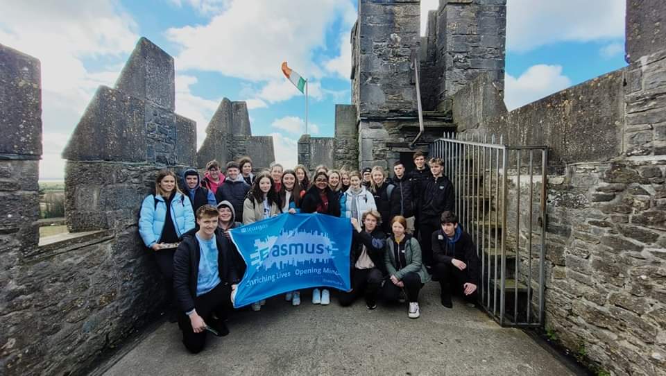 stbrigids_LR's tweet photo. Our @EUErasmusPlus students along with our German partners from Burg Gymnasium had a great morning @BunrattyCastle, they also spent some time sightseeing in #Galway followed by bowling and games. Great friendships and memories being made this week.🇮🇪🇪🇺🇩🇪@Leargas @GRETBOfficial https://t.co/4Vzrgl9EdN
