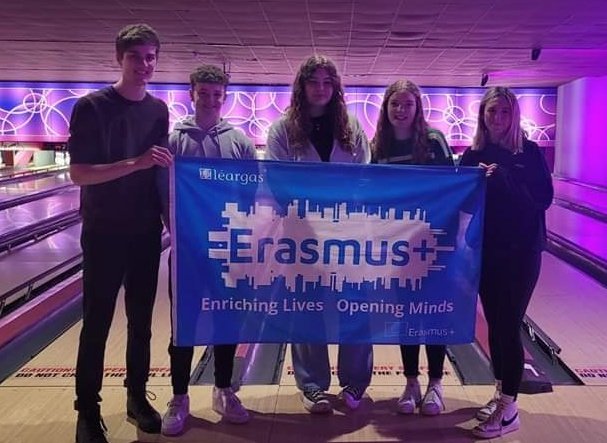 stbrigids_LR's tweet photo. Our @EUErasmusPlus students along with our German partners from Burg Gymnasium had a great morning @BunrattyCastle, they also spent some time sightseeing in #Galway followed by bowling and games. Great friendships and memories being made this week.🇮🇪🇪🇺🇩🇪@Leargas @GRETBOfficial https://t.co/4Vzrgl9EdN