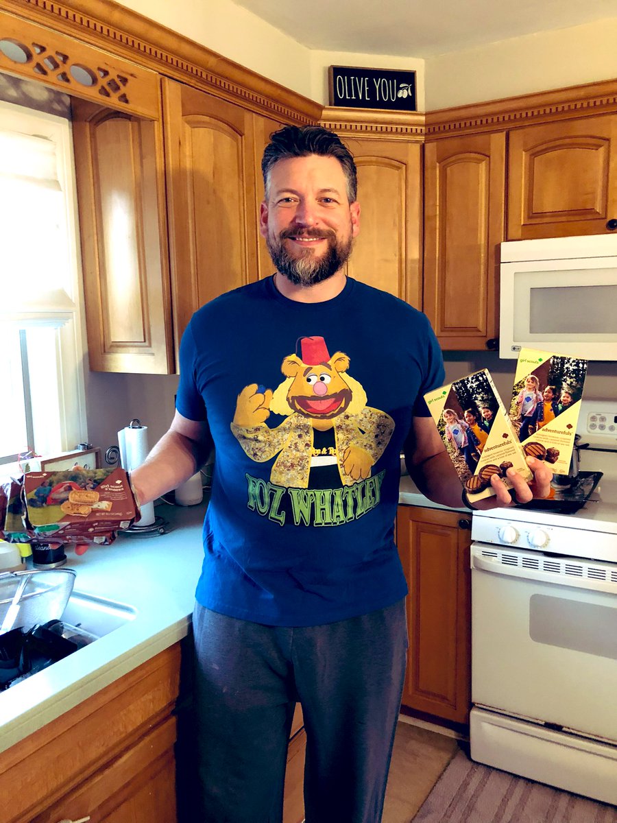 jsickles33's tweet photo. My Iris-@BenningtonShow Girl Scout Cookies arrived today. Im sure I’ll make them disappear with the next 48hrs due to my lack of self control. #FezWhatley #FozWhatley #OliveYou https://t.co/fObYEihnuP
