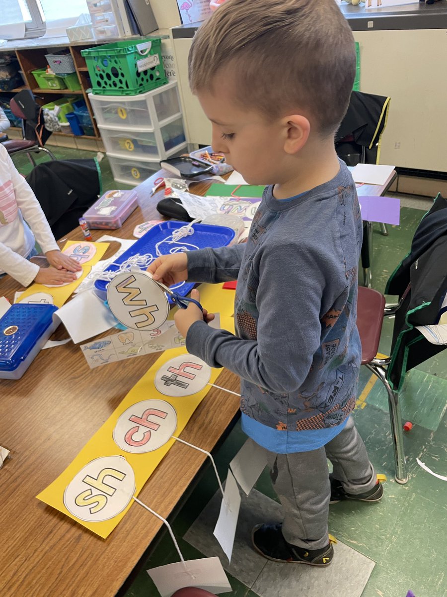 MrsPtaszek's tweet photo. Room 9 students had a great time reviewing their digraphs 🖍️✂️📖 #bvpride #d109pride @BVGoBobcats @ISD109 https://t.co/l2Y2IWCk1v