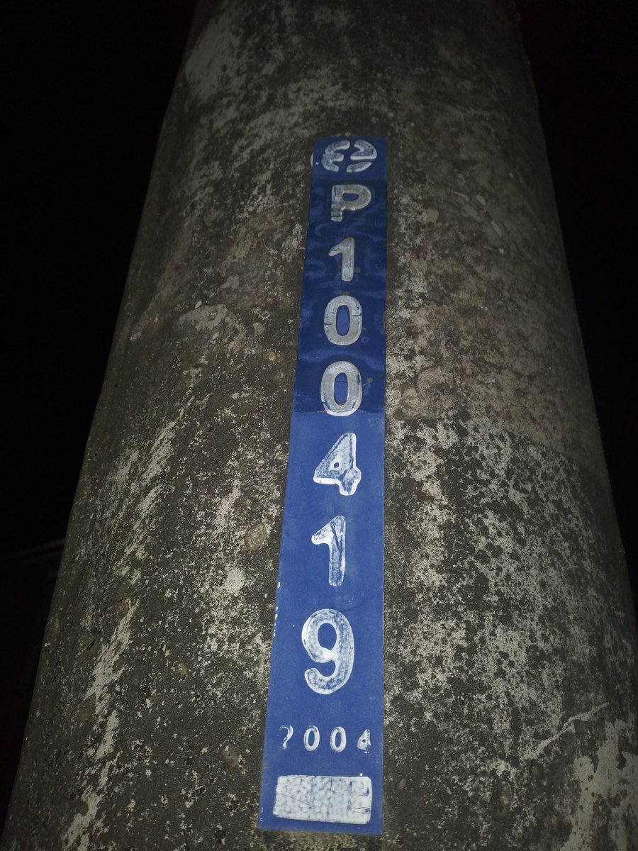 Eguille4's tweet photo. @CNEL_EP Por favor esta lampara de este poste no prende en las noche solucionen xfavor gracias https://t.co/1QinyJrgqP