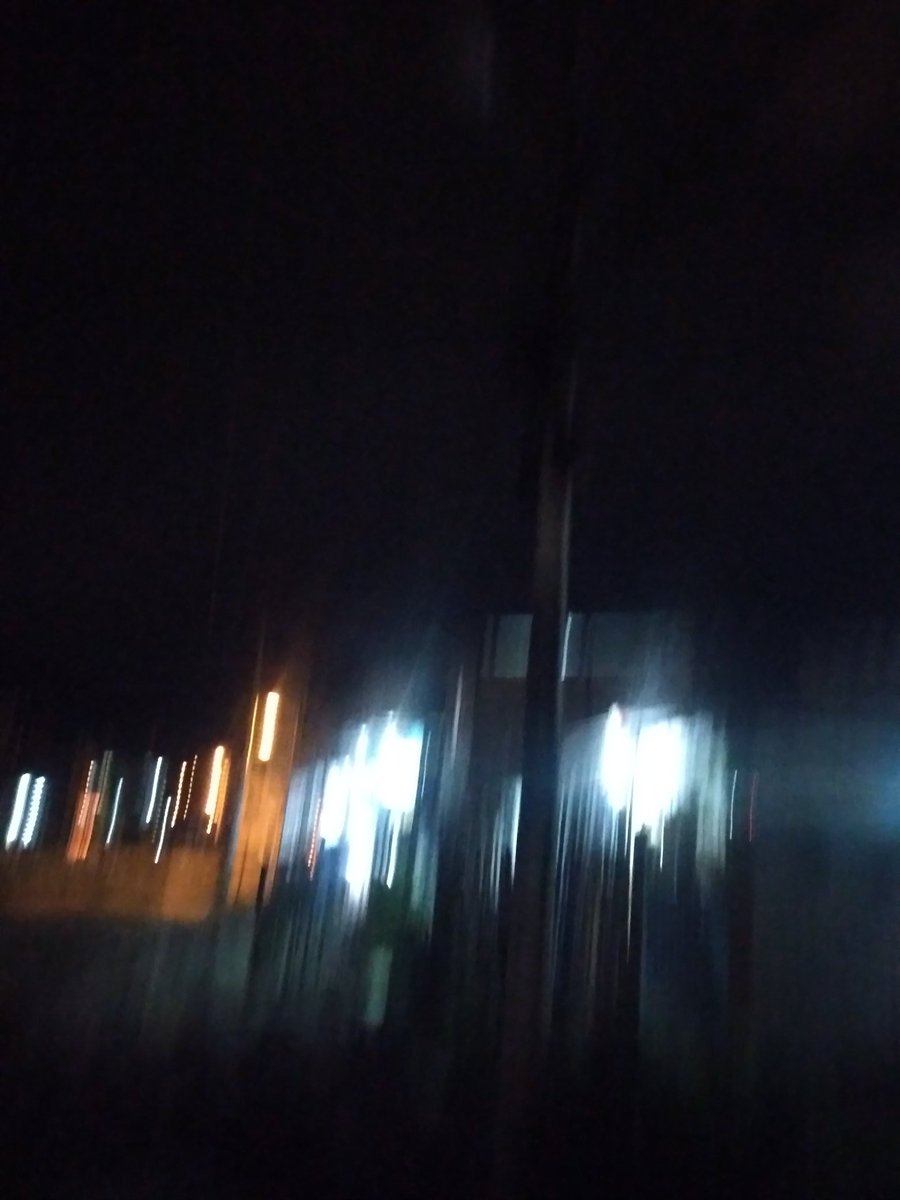 Eguille4's tweet photo. @CNEL_EP Por favor esta lampara de este poste no prende en las noche solucionen xfavor gracias https://t.co/1QinyJrgqP