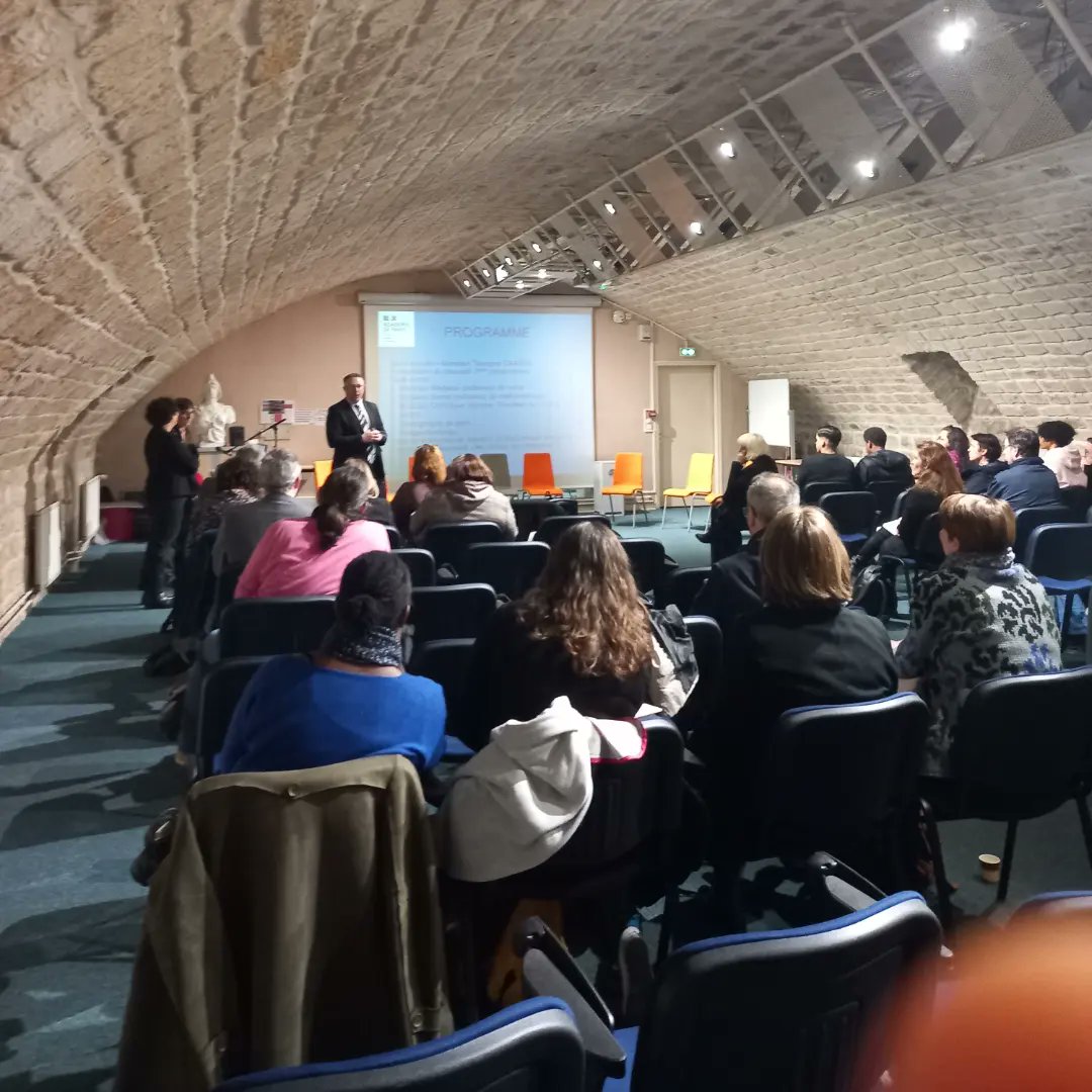 Le lycée Erik Satie reçoit un séminaire sur les 3 ème Prépa-Métiers, une 3 ème qui relance les élèves en situation de doute, vers le succès. Présente au lycée Satie. Merci à Laetitia Venturi-Foch, IEN Eco-Gestion et Marie-Dominique Esteve, IEN-IO !