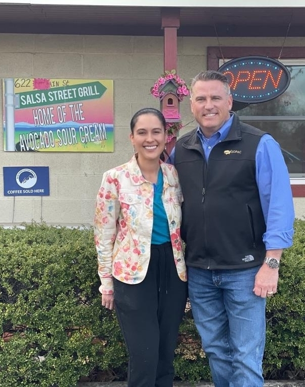 ReevesVA's tweet photo. Just found a gem of a restaurant in Madison. Meet Air Force veteran Vivi Jackson, head chef of Salsa Street Grill. Vivi's recipes were handed down by generations and are made from scratch. Thanks for the support and authentic cuisine! #salsastreetgrill #brycereeves #gopproud28 https://t.co/DHCuGBi3Ce