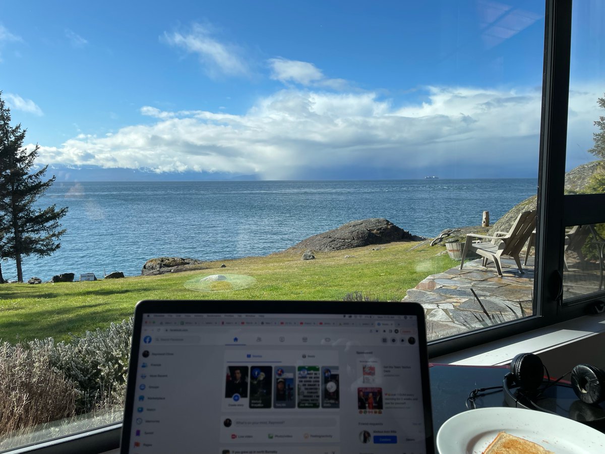 rchow_sja's tweet photo. #SadtoLeave #ChillingontheCoast This has been the view from "my office" for the past week & a half. Sad to be leaving in a few days. I did manage to catch the USS Abraham Lincoln leave the Pacific Northwest a few days ago though - cue the "Danger Zone" @Pascal1Rodier @wilder_drew https://t.co/VVeV1QVGSX