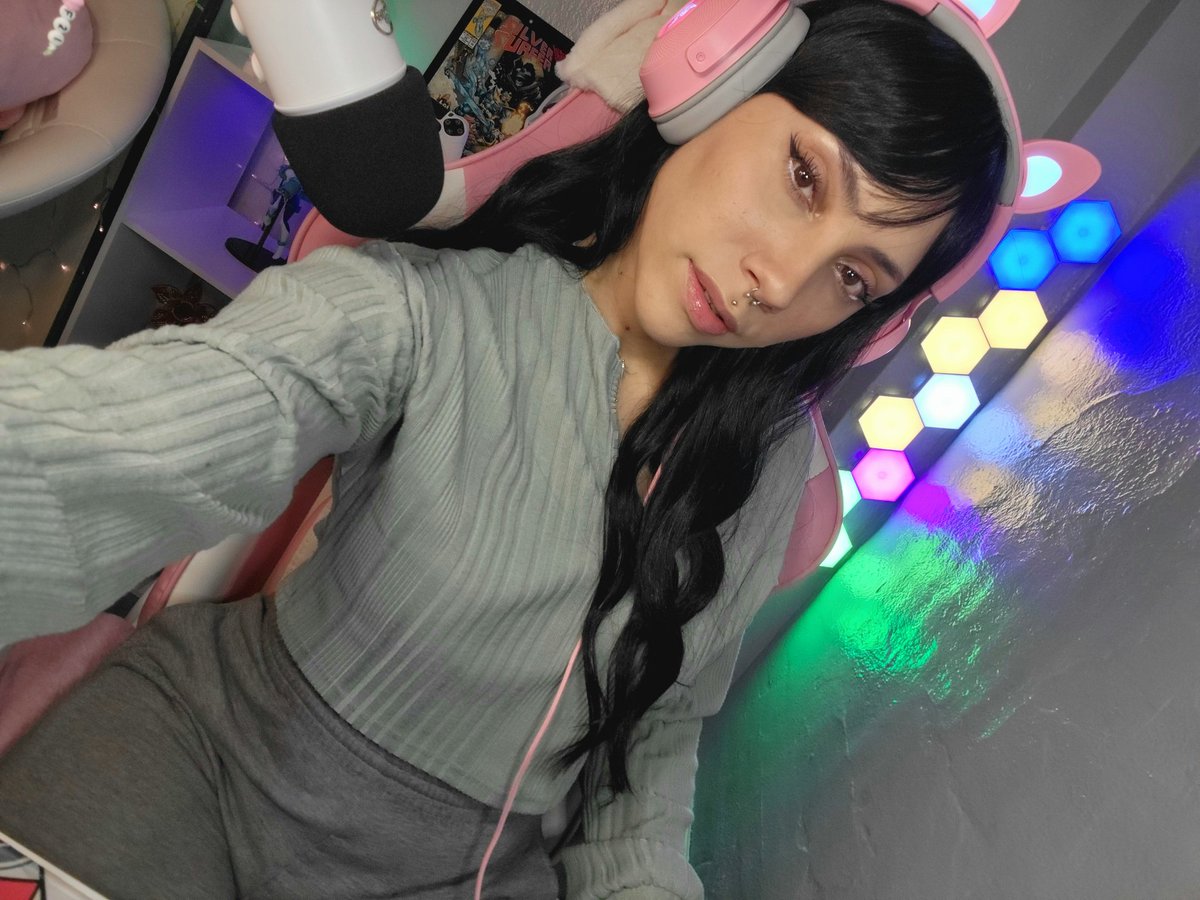 belinyouplays's tweet photo. Hoy en directo a las 7pm en Facebook, los espero. Gracias por el apoyo. ๐ซถ๐
#gamergirl #streamergirl #kittyheadset #ps4 #pc #videogames #StreamingLive #FacebookGaming https://t.co/JFwmqbmMlD