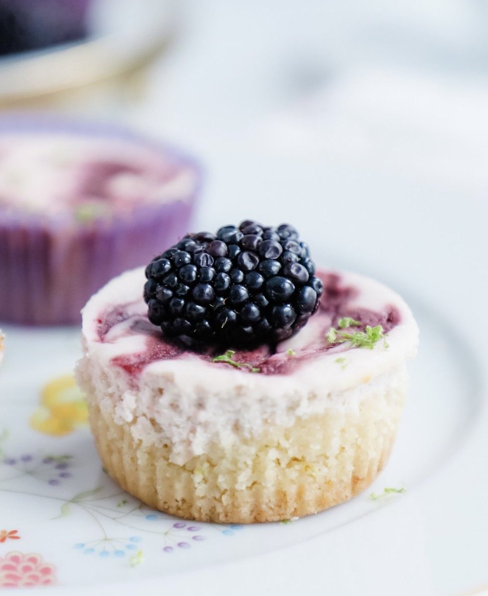 Keto Blackberry Lime Cheesecake by @ibreatheimhungry
#keto #ketodiet #ketorecipes #lowcarb #lowcarbdiet #lowcarbrecipes