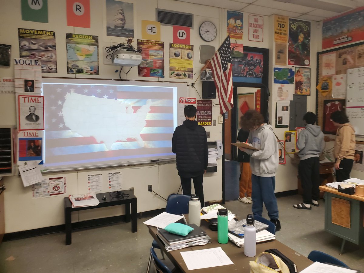 Hall of presidents gallery walk today for 8th graders! Students created magazine covers on a president they were assigned. #sschat #sstlap #tlap #learnlap @NatGeoEducation