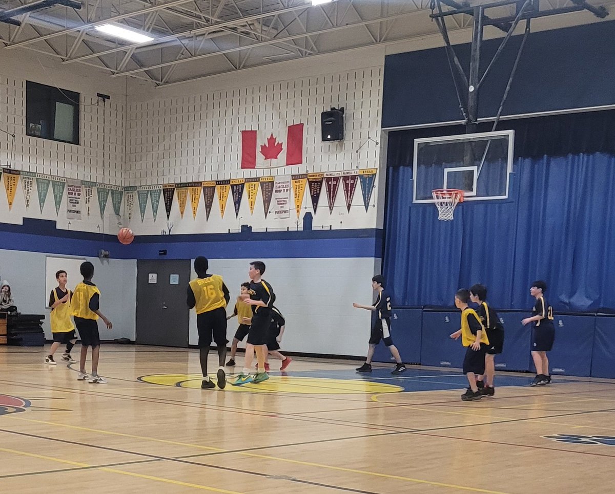 45SQueenVic's tweet photo. "Sportsmanship is making sure you have respect for the person you're playing across from." (Warren Moon). ❤️ #proudcoaches #helpyouropponent @QVPSVikings @QVGrade78 @mstoddQVgrade3 https://t.co/RDD9ttEGI9