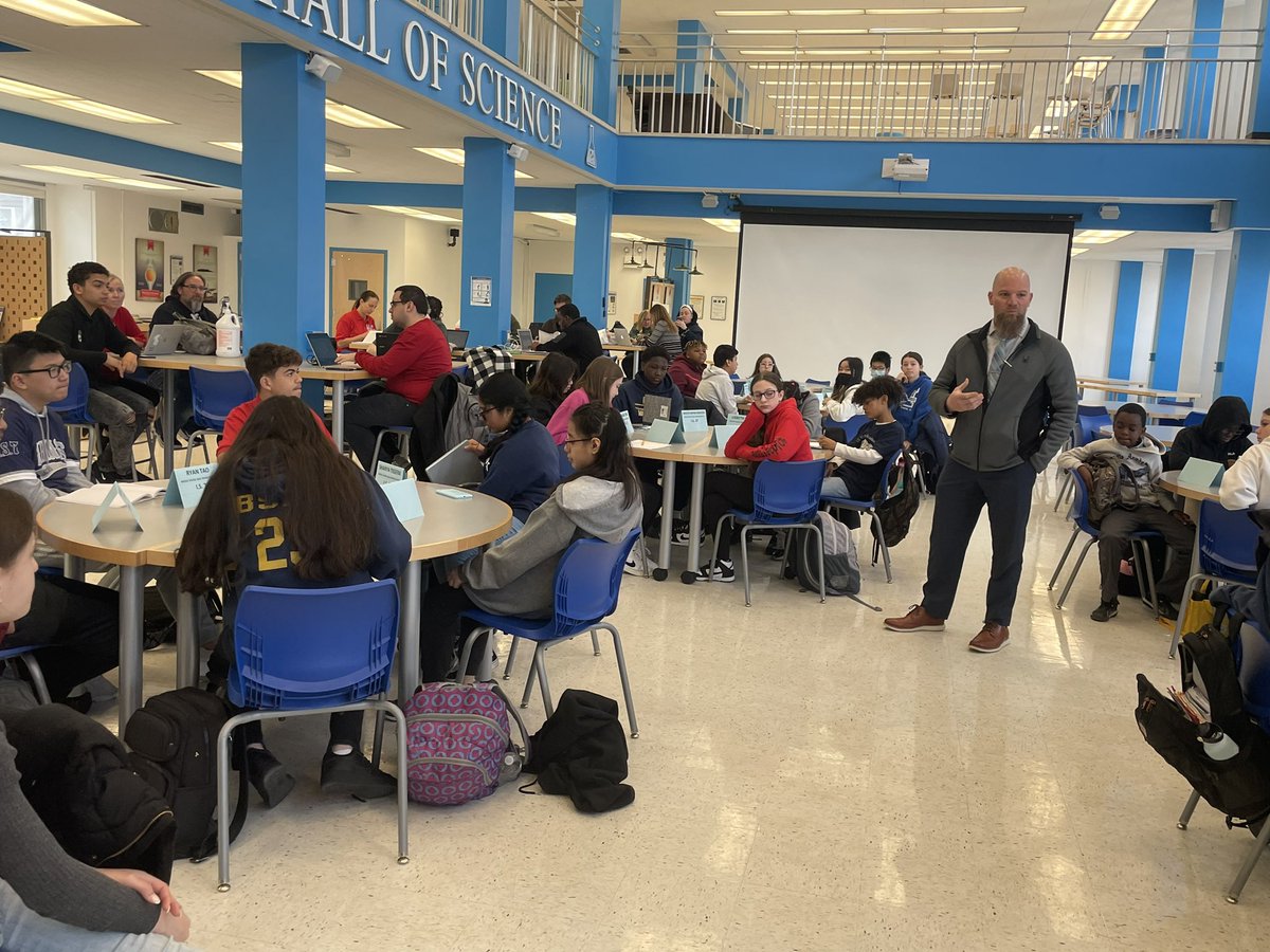 BSAC Students talk with our Borough Safety Director about safety in our schools. @MarkRampersant @DrMarionWilson @CChavezD31 @CSD31SI