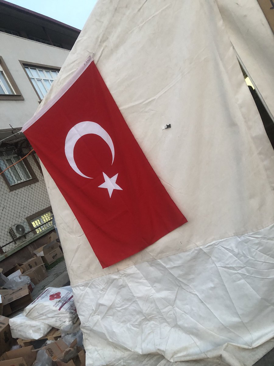 fbillkask's tweet photo. ”Sözümüz eksik, hayatlarımız yarım, kalbimiz sallanıyor içimizde. Direnmeye hazır hayatlar ver bize Rabbim !”
Hayırlı Ramazanlar 🌙
 #Hosgeldin11AyınSultanı https://t.co/rwoQjCIcCm
