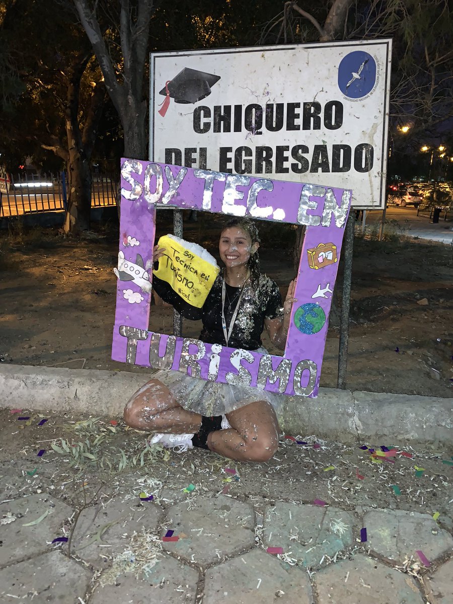 NicoleeCaetano's tweet photo. Acá igual por que una no se egresa todos los días.✨🫶🏽 

21/03/23✈️🧳🗺️ https://t.co/vrRNaLu098