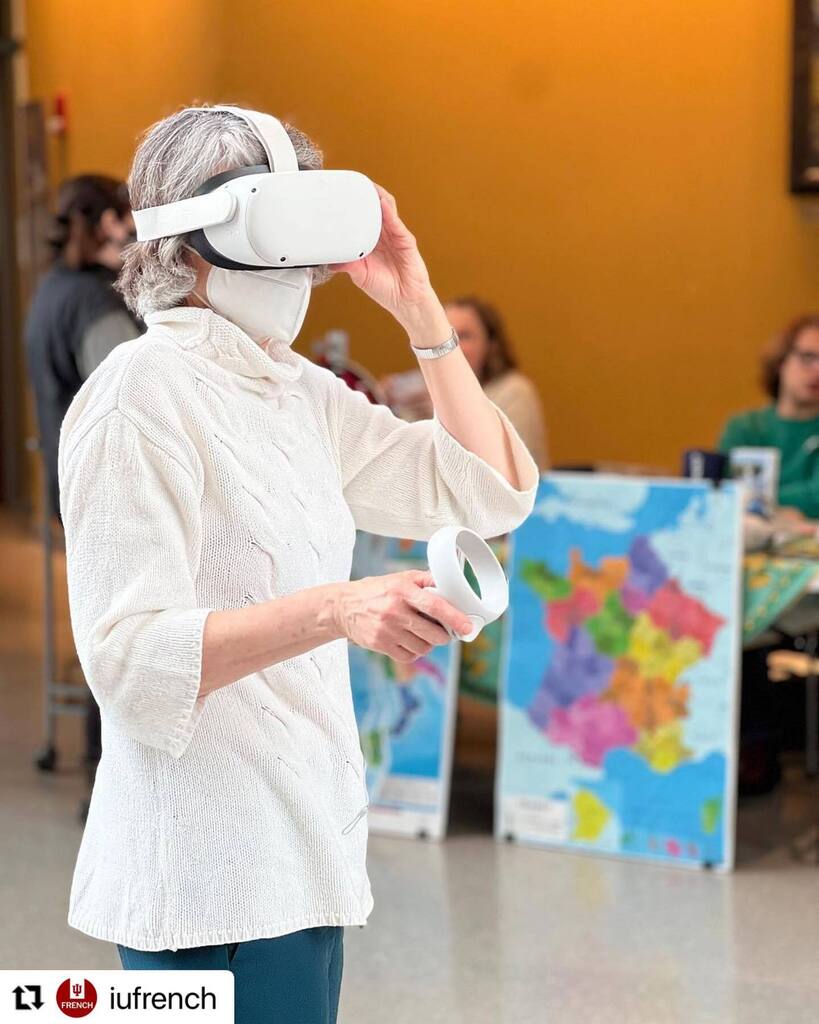 Prof. Vance trying out our VR set! Today we travelled to Paris, Marseille, Rome, Venice, and many other wonderful cities 🇫🇷🇮🇹 

#Repost @iufrench 
#indianauniversity #iubloomington #frenchanditalian instagr.am/p/CqG3XrYJ50a/