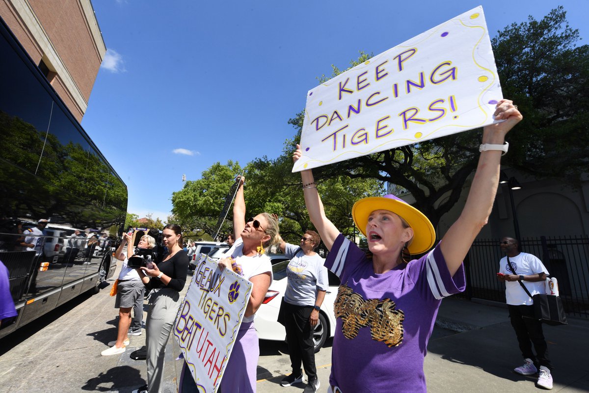 TravSprad's tweet photo. Advocate photos: LSU's Lady Tigers basketball team heads out from Baton Rouge to South Carolina for the women's Sweet 16 NCAA tournament round, Wed., March 22, 2023. @theadvocatebr @LSUwbkb https://t.co/hg40htXWDy https://t.co/xZUlfJkU9v