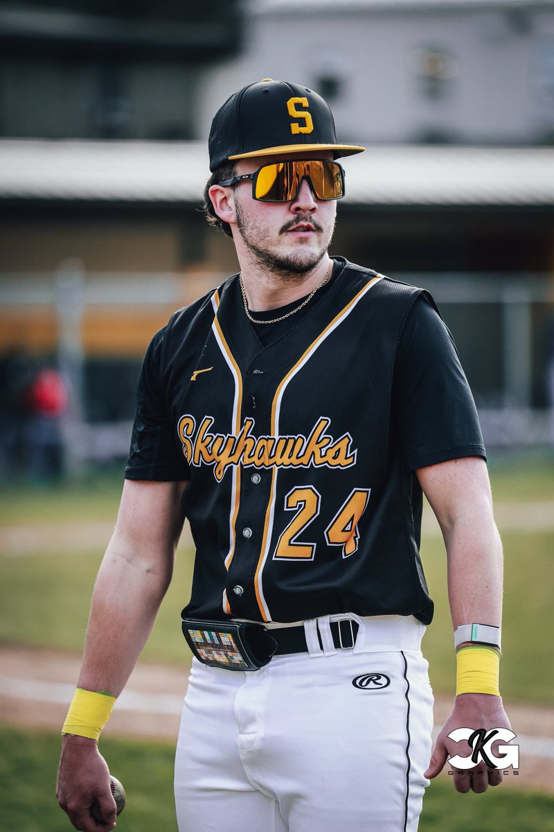 CKGGraphics's tweet photo. Some @ScottBaseball_ shots for your feed! 

🖤⚾️🦅💛 https://t.co/am2ncDdK3Z
