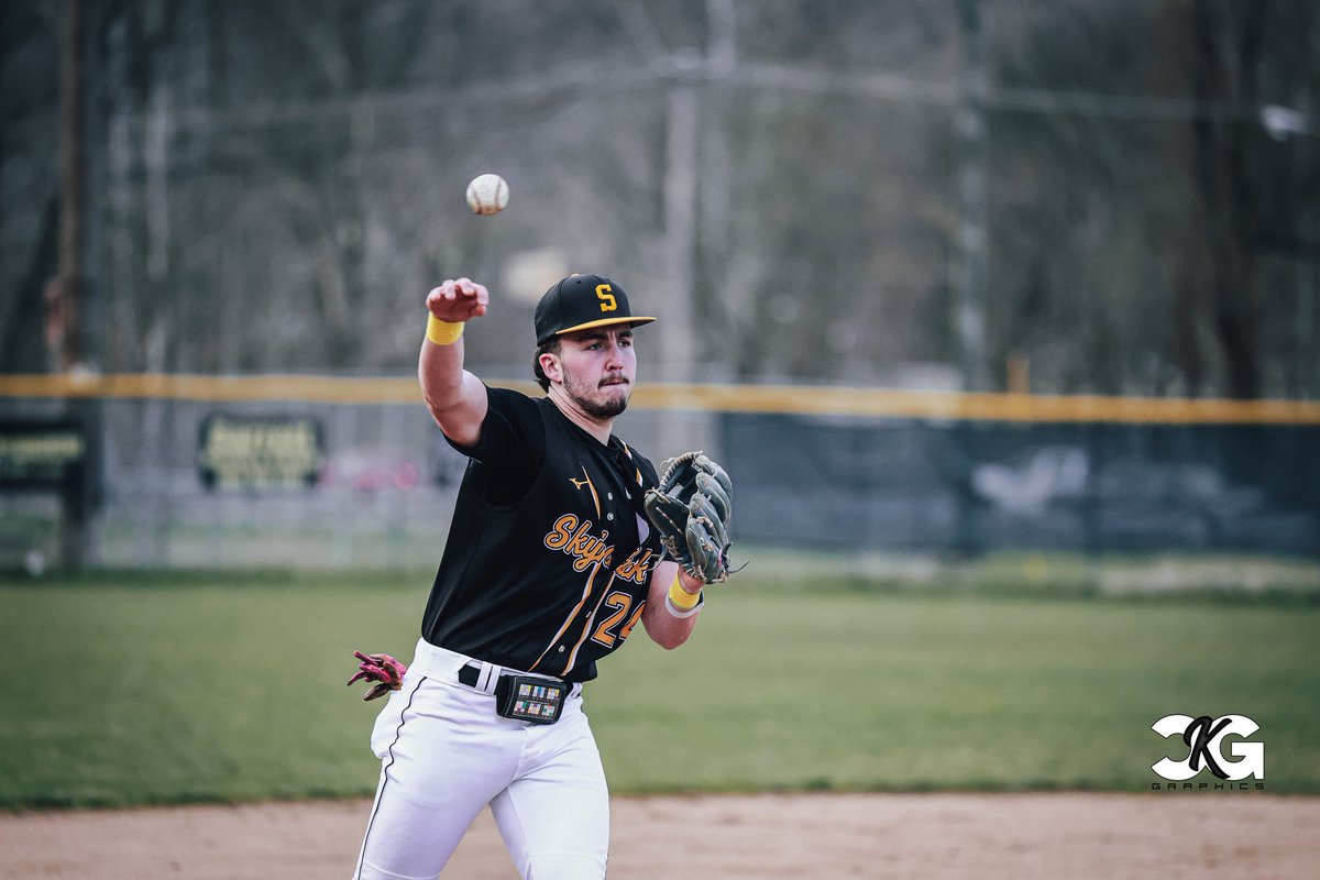 CKGGraphics's tweet photo. Some @ScottBaseball_ shots for your feed! 

🖤⚾️🦅💛 https://t.co/am2ncDdK3Z