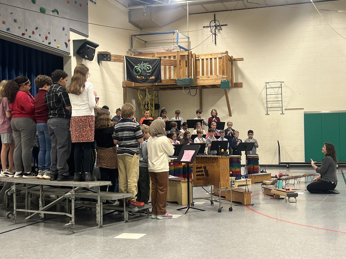 Standing room only for 4th grade recorders (&amp; more!) concert!  💗 all the support from Gator Nation!  <a href="/wcsdistrict/">Worthington Schools</a> #itsworthit <a href="/G8R_music/">Mrs. Ballreich</a>