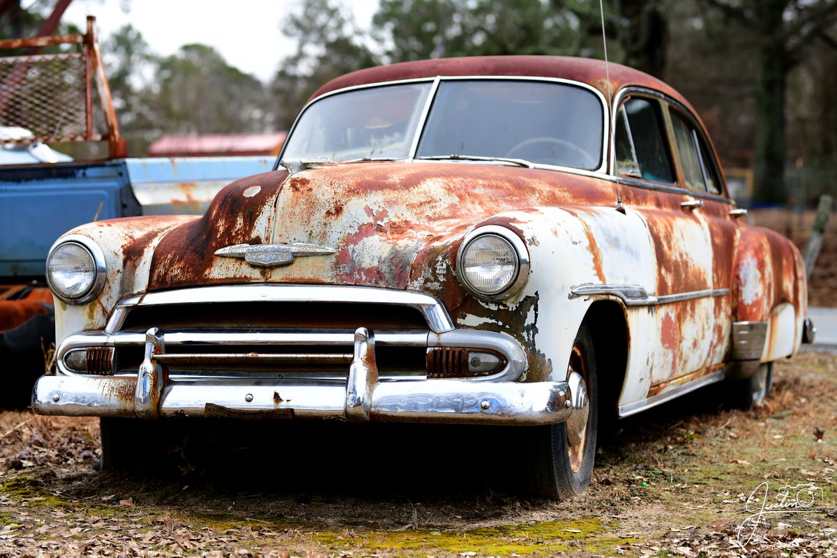 Forgotten 51 Fleetline

The Chevy Fleetline was introduced in late 1941 and was produced until 1952. This 1951 model Chevrolet was referred to as a 'fastback' because of it's sloped roof that went all the back to the trunk line.

#photography #classiccars #antiquecar