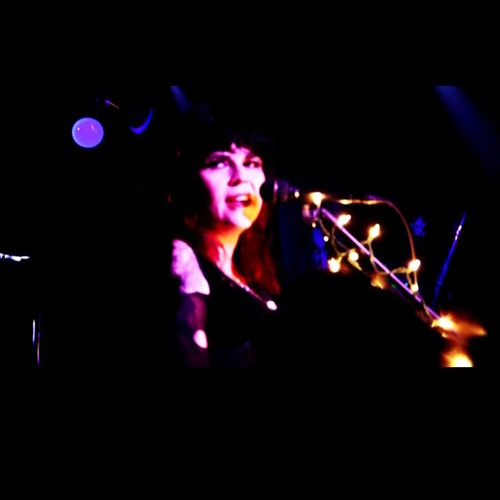 MusicEternal1's tweet photo. Live Music Video:
Caroline Blind Live at QXT's

https://t.co/AYl5kPvUKR

#Musiceternal #CarolineBlind #Skyfall #QXT #LivePerformance #Adele #Goth #Gothic #GothicRock #UnitedStates https://t.co/3dbvJP3MZv