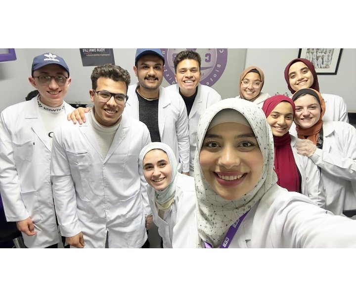 In the molecular biology lab with my team♥️❤️