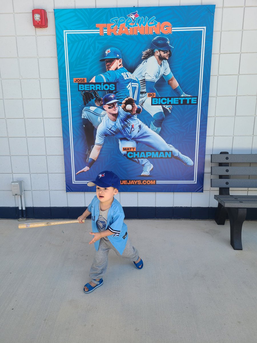 _lilrai_'s tweet photo. @BlueJays My little guy couldn't agree more- your biggest little fan came all the way down to Dunedin to see you last week!! https://t.co/iICZDHtLEu
