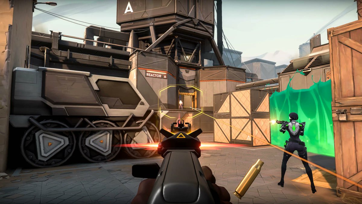 LOLupdates's tweet photo. @CounterStrike This Counterstrike game looks like a rip off of Valorant.

This is why #LeagueOfLegends is better. https://t.co/YSYSVDIQUc