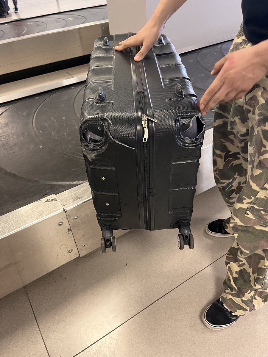 PUTUMMMAMY on Twitter "Así entregan las maletas en VivaAerobus"