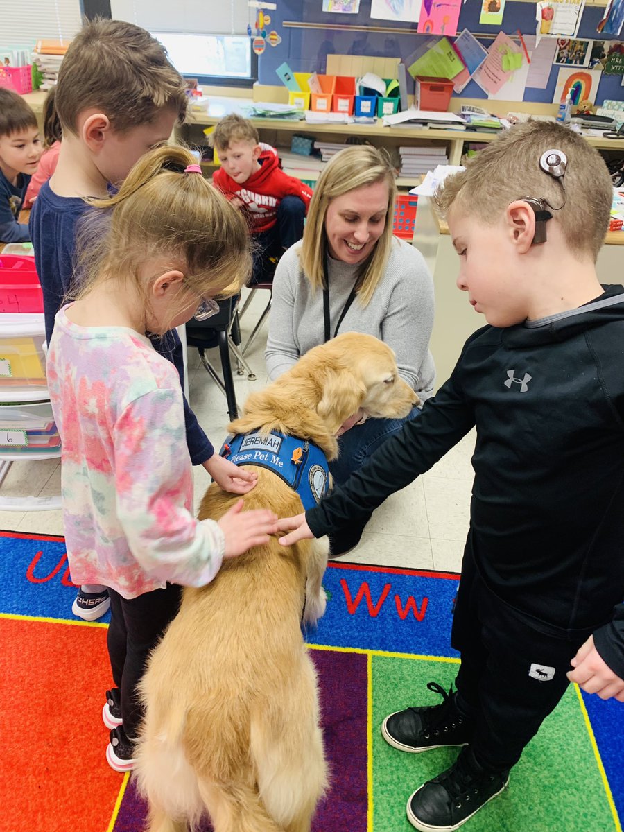 DesandreTaylor's tweet photo. Another great visit with Jeremiah Comfort Dog!! ♥️♥️ #owbears #sd113a #owstrong #comfortdog @mrs_wittke @AHozzian https://t.co/Xtkyrn0VlK