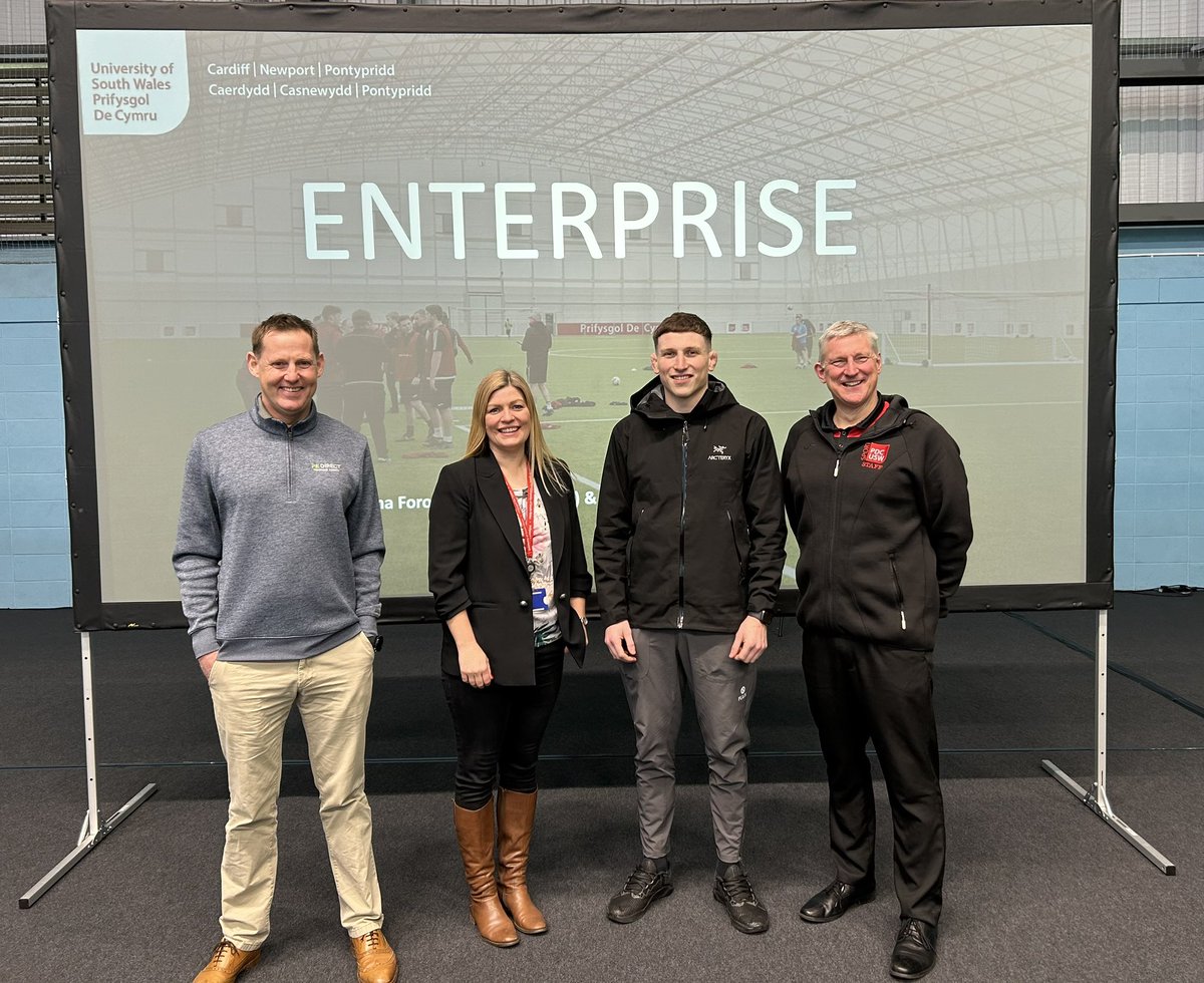 Emma Forouzan tweet media