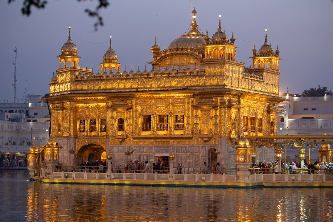 langarjeet's tweet photo. Massa Ranghar, A hindu rajput, converted Golden Temple(Harmandir Saheb) into a Horse stable &amp; toilet,drank wine and hukkah and watched the dance of women there. 
This was his revenge for all the anti-rajput activities the sikh gurus had been doing. https://t.co/j9V6KZ668l