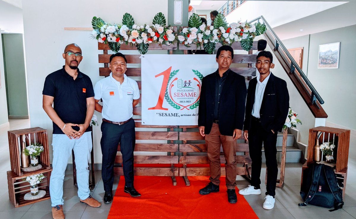 orange_mg's tweet photo. 🥳Célébration du 10ème Anniversaire du #ProgrammeSesame
Promouvant les actions pour l'#employabilité, nous souhaitant plein succès et continuité à cette belle initiative😉
#HumanInside #OMARH https://t.co/Lq3Gd9AUh5