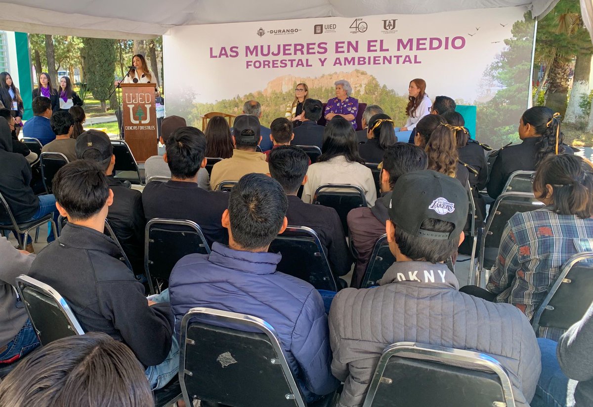 UJED_Oficial's tweet photo. #UJEDInforma En el marco del 40 aniversario de la @fcfaujed #UJED, el director Raúl Solís Moreno dio inicio al panel “Mujeres en el medio forestal y ambiental”, moderado por la jefa del posgrado Emily García Montiel. #SomosUJED https://t.co/T70vqBTC9f