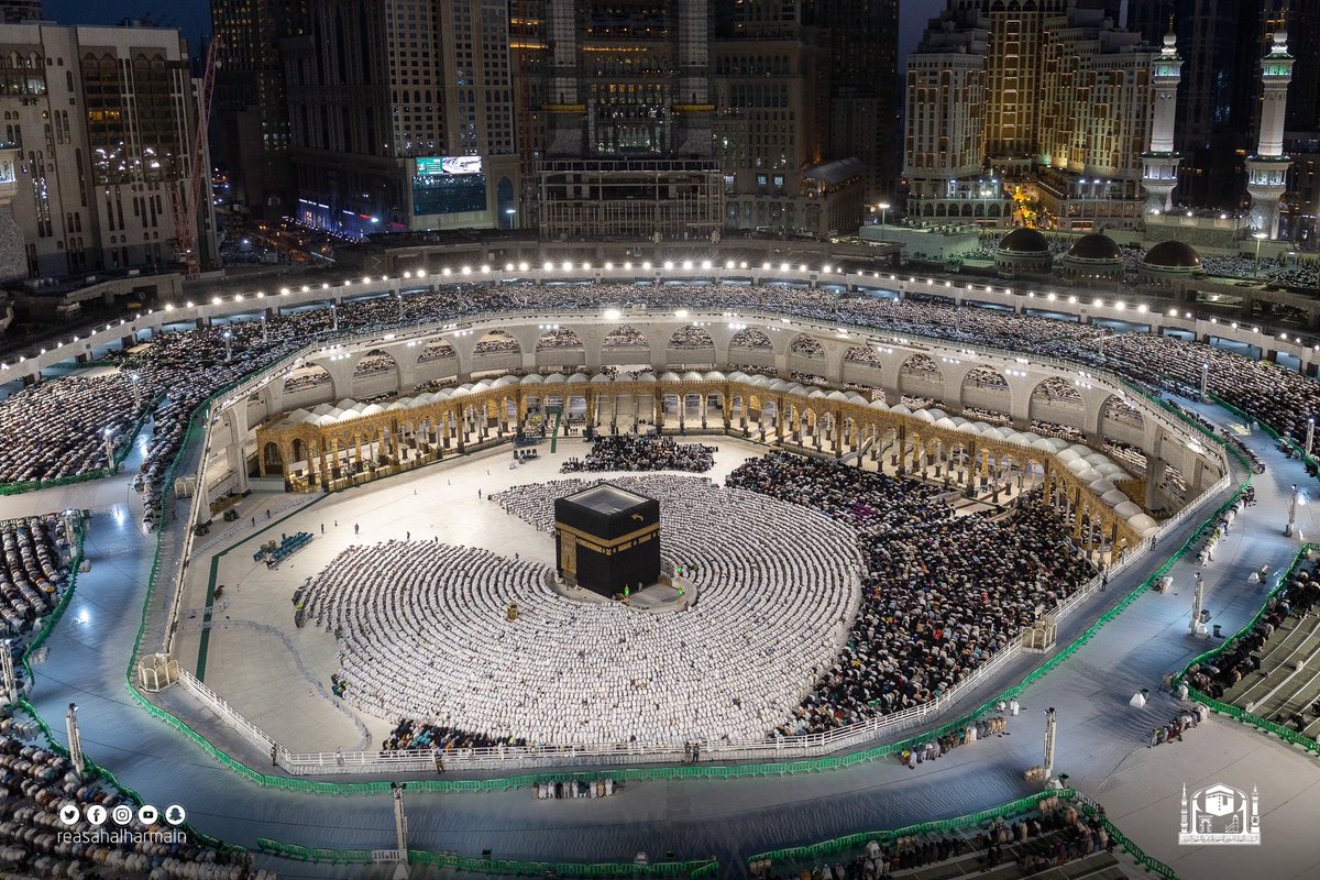 HaramainInfo's tweet photo. A beautiful view this evening at Masjid Al Haram https://t.co/LnawLmoWjM