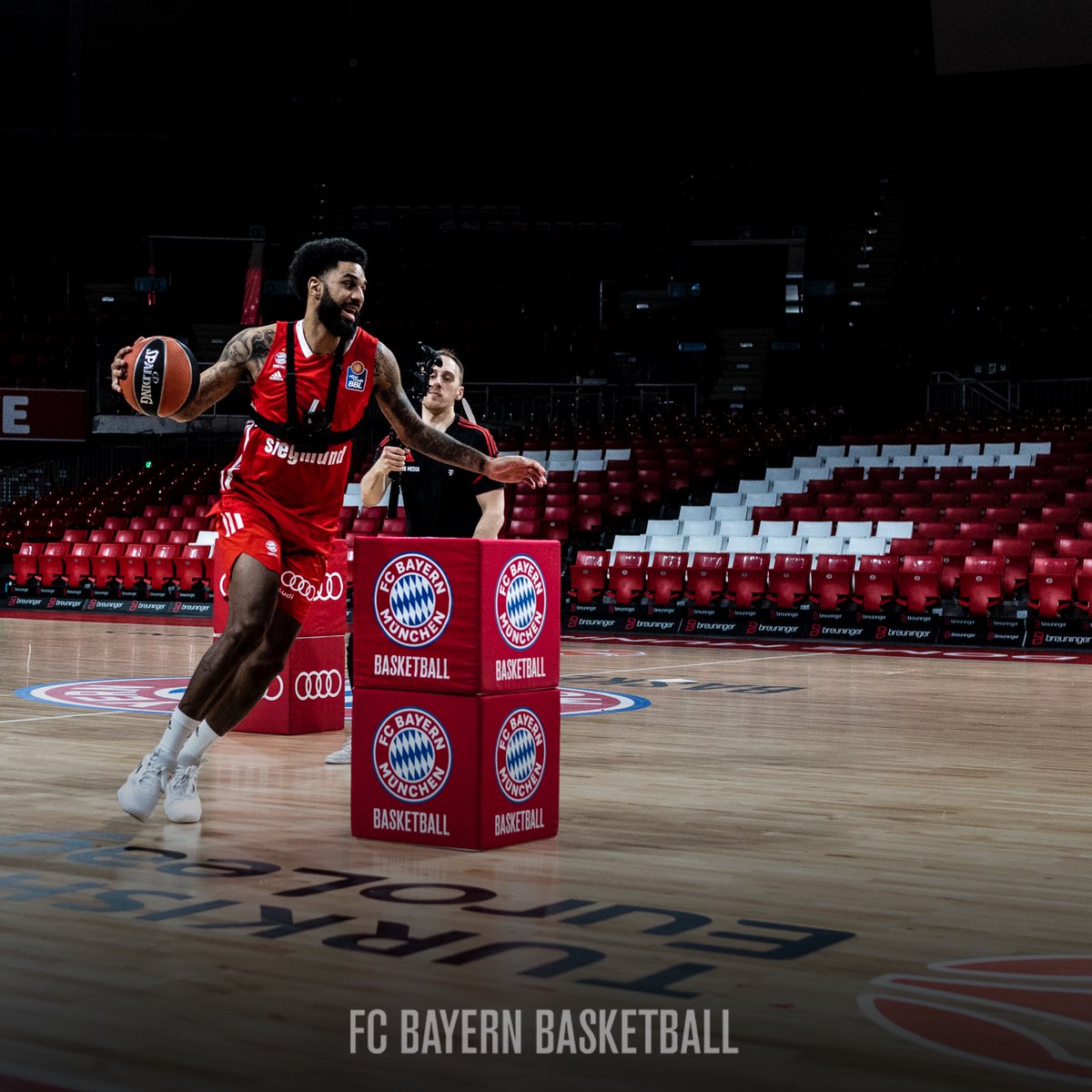 FCBBasketball's tweet photo. โญ๐ ๐ญ๐ช๐ฉ๐ฉ ๐จ๐ณ๐ณ-๐บ๐ป๐จ๐น ๐ซ๐จ๐, it's a wrap! ๐โญ
How did you like it?
All clips on YouTube!
โถ https://t.co/aCjQ0jU0Jd
#FCBB #AllStarDay || by #Siegmund
___
#WeBallTogether @vitaminDseeley @cassiuswinston https://t.co/idrT0ZmRlf