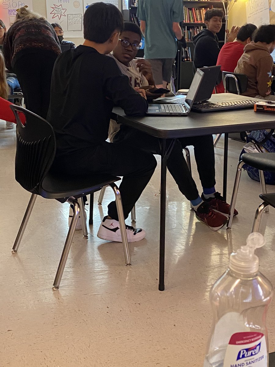 BeckyLauderdal2's tweet photo. Creating PSAs. Students are sharing their knowledge and experience with different editing processes to get their research points across. @SMHSEnglish @SMHS_SMCISD https://t.co/b6apyqHXJD