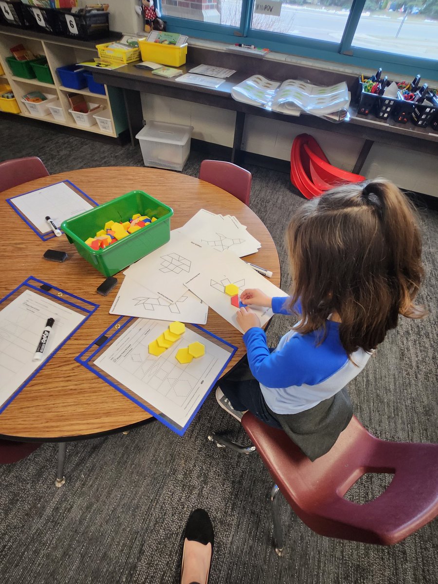 mlyons2350's tweet photo. Kindergarteners explore 2D and 3D shapes to deepen their understanding of shape attributes during math. @HamlinHawks13 #rcspride https://t.co/WJsIFL18f9