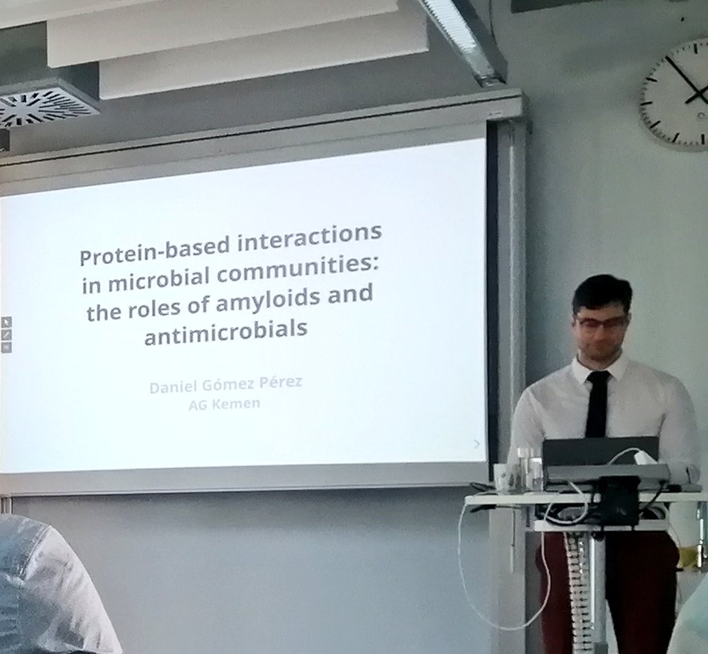Kemen_Lab's tweet image. Huge Congratulations to our new graduate Dr. Daniel Gómez-Pérez @danielzmbp on his outstanding thesis &amp;amp; defense on&quot;Protein-based interactions in #microbialcommunities&quot;
Best wishes for the future. Thanks to the committee Lisa @lab_maier Hannes @LinkLabs Thorsten @ThorstenNrnber1
