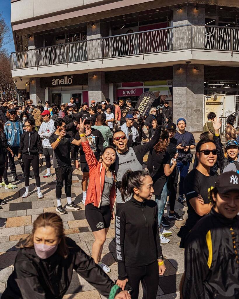 DekelChui's tweet photo. Thank you for the hospitality, smiles, high fives, spirit, and ❤️. A home away from home. #bridgethegap #tokyocalling 

📷: @080tokyo_official @afe_tokyo @paramountrunning 

#🇨🇦 #crewlove #BTGing #runnersofinstagram #alwaysontherun #runrunrun #instaru… https://t.co/Fqg4Am0dQ2 https://t.co/cpKc1TXDAc