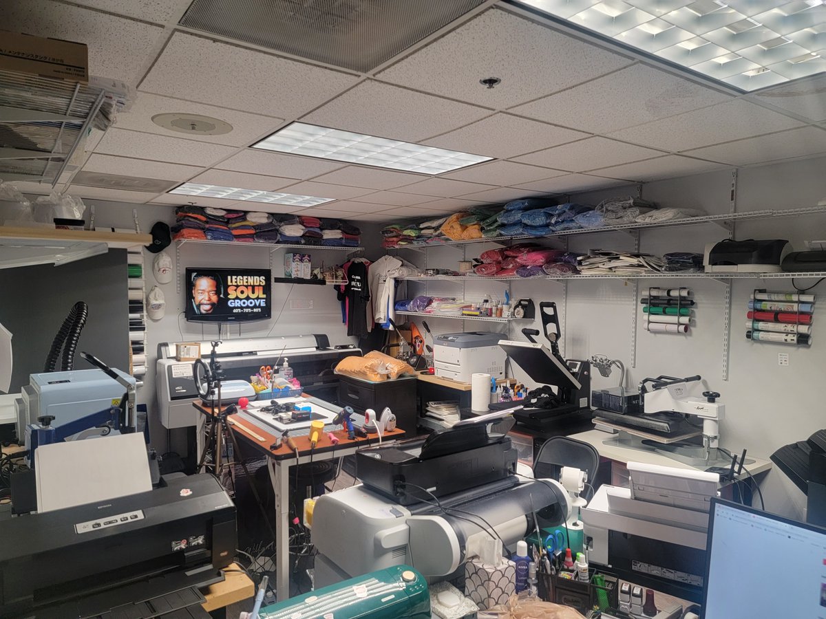 ArthlineLLC's tweet photo. Welcome to Arthline Graphics LLC, where we specialize in crafting innovative and stylish designs for fashion-forward individuals.

#ArthlineGraphics #FashionDesigns #CreativeOfficeSpace #StylishDesigns #FashionForward #UniqueDesigns #StandOutFromTheCrowd #InnovativeDesigns https://t.co/TiA7ivnWyQ