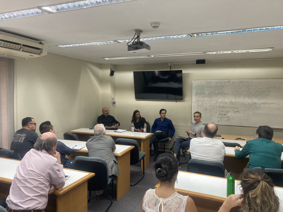 Estamos en la Semana de la Comunicación Política, y conversamos sobre encuestas en nuestra tertulia de hoy, moderada por <a href="/caayala/">Cristián Ayala</a>, director de <a href="/desuc_uc/">DESUC</a> Participan <a href="/brownemagdalena/">Magdalena Browne</a>, decana de @periodismouai, <a href="/CristianValdivi/">Cristián Valdivieso</a>, de <a href="/CriteriaChile/">CRITERIA</a> y @rizikzon, de <a href="/Cadem_cl/">Cadem_cl</a>.