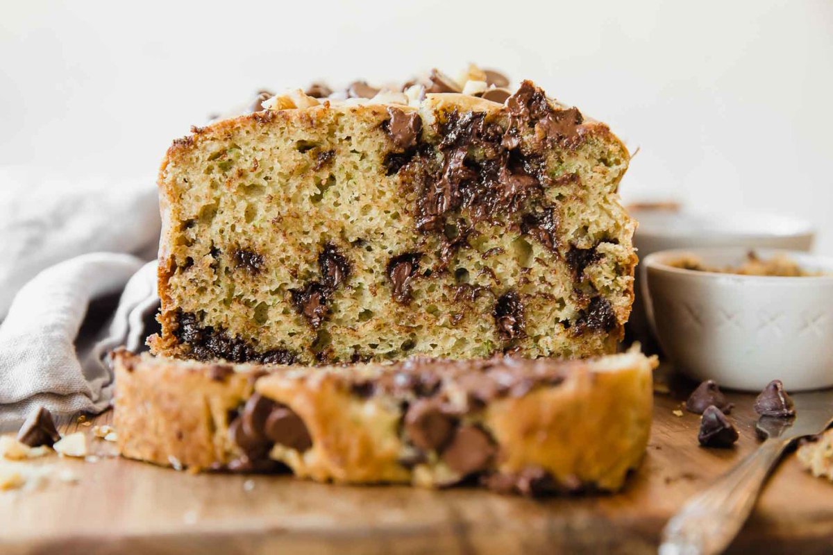 Jar_Of_Lemons's tweet photo. Light, fluffy, and chocolatey, this easy-to-make cake loaf will be a hit in any household! You can serve it for breakfast, snack, or dessert. This is one of my favorite go-to treats!

RECIPE: https://t.co/TOTnVYJhB2 https://t.co/ueMlUxMXwg