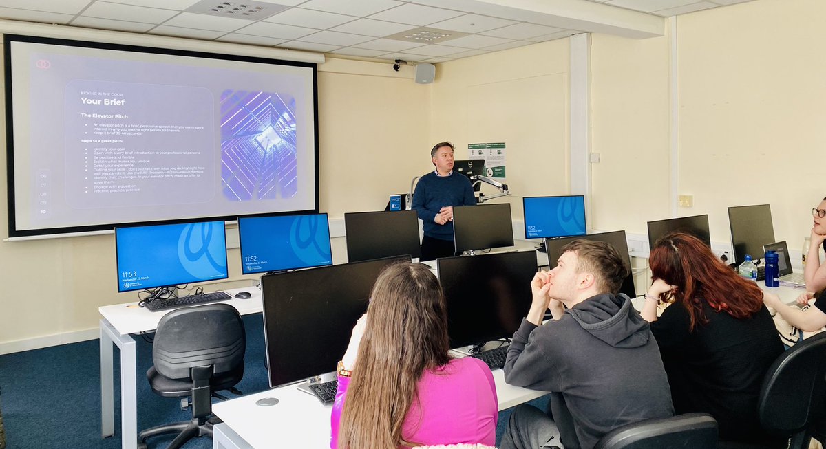 MediaCultureUoW's tweet image. 1st yr #DigitalCultures students began the #Careers &amp;amp; #employability topic today. Fab guest speaker @Morris_Simon from @COALsocial talking about 20+ yrs exp, #DigitalMarketing &amp;amp; the endlessly changing landscape. Then #ElevatorPitches for #GraduateInterviews &amp;amp; LinkedIn 👍😃👊
