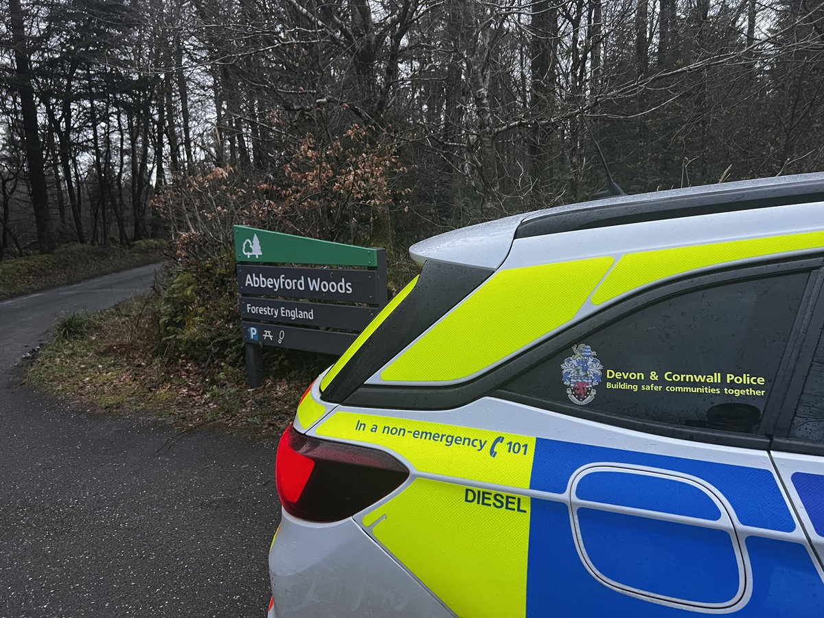 WestDevonSC's tweet photo. Popped in for an impromptu midweek shift 👮🏻‍♂️ Out on foot for a bit around the towns, in #Okehampton at the moment &amp; already visited some of the more rural areas 🌲 Glad I didn’t put sun cream on before I started ☔️  #WestDevon #PCrain #Rural https://t.co/mW2dkTVzUj