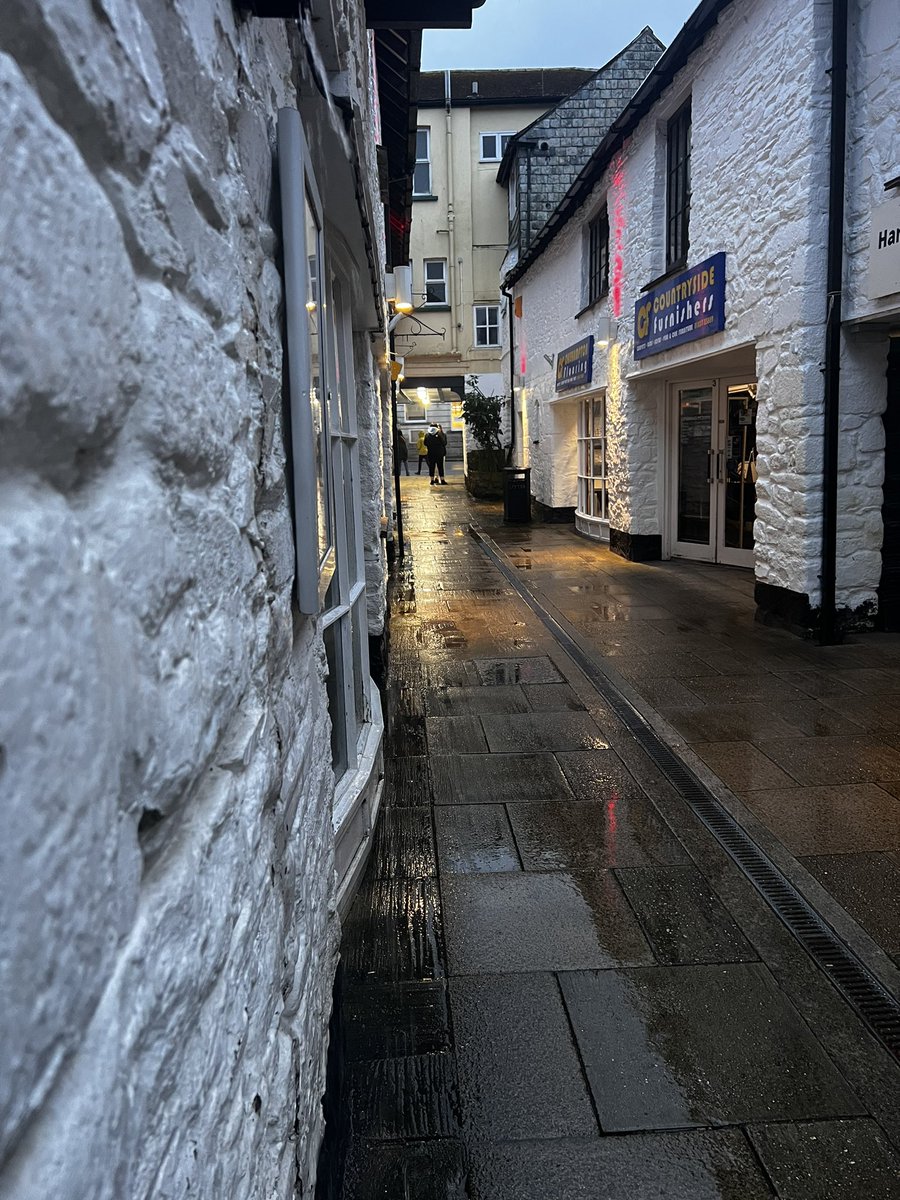 WestDevonSC's tweet photo. Popped in for an impromptu midweek shift 👮🏻‍♂️ Out on foot for a bit around the towns, in #Okehampton at the moment &amp; already visited some of the more rural areas 🌲 Glad I didn’t put sun cream on before I started ☔️  #WestDevon #PCrain #Rural https://t.co/mW2dkTVzUj