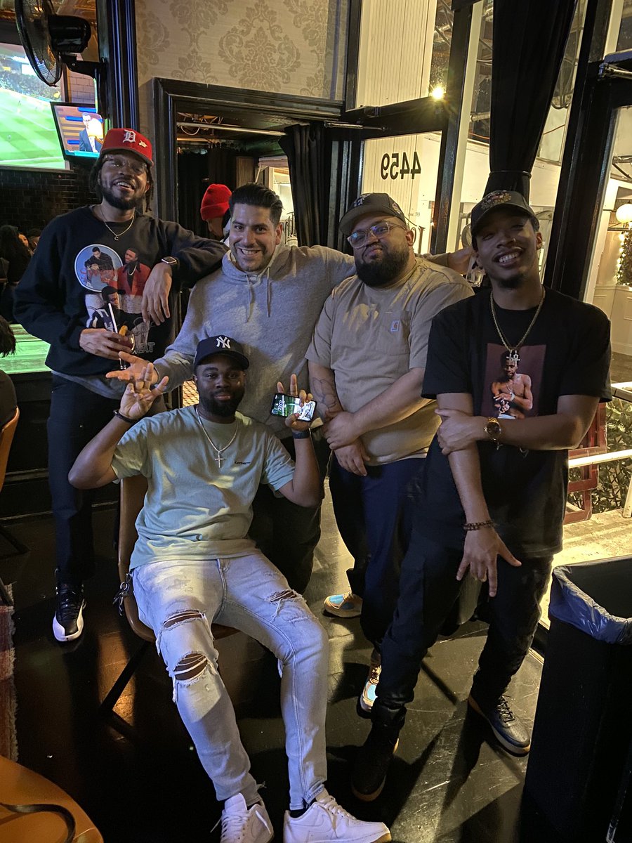 ItsYooQ's tweet photo. My boy @Marinero322 happy birthday king!! We gotta take this photo again with the Gang!! Live it up playa!!
Cc: @thatAvilesguy @PhilKnight_18 @firstklass_regg https://t.co/VDDBLmrn96