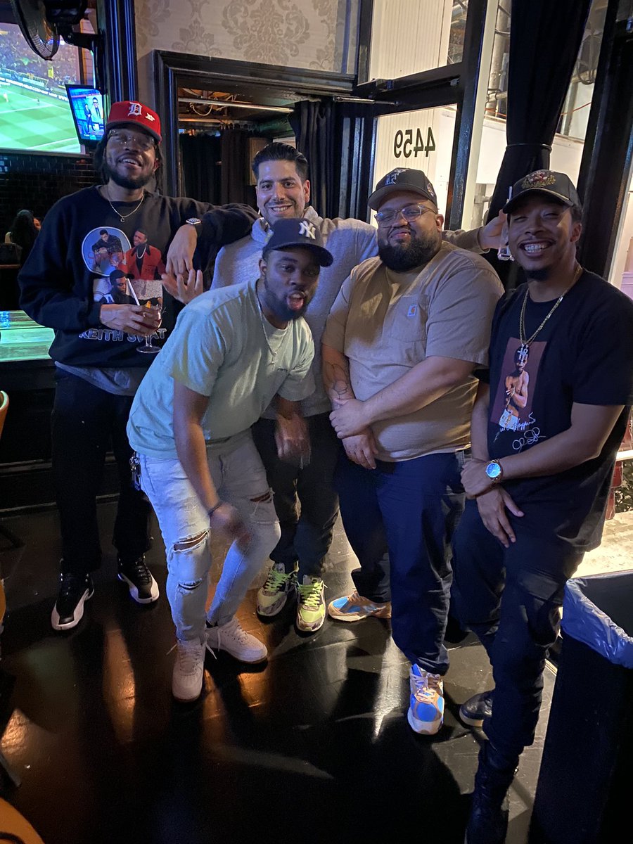 ItsYooQ's tweet photo. My boy @Marinero322 happy birthday king!! We gotta take this photo again with the Gang!! Live it up playa!!
Cc: @thatAvilesguy @PhilKnight_18 @firstklass_regg https://t.co/VDDBLmrn96
