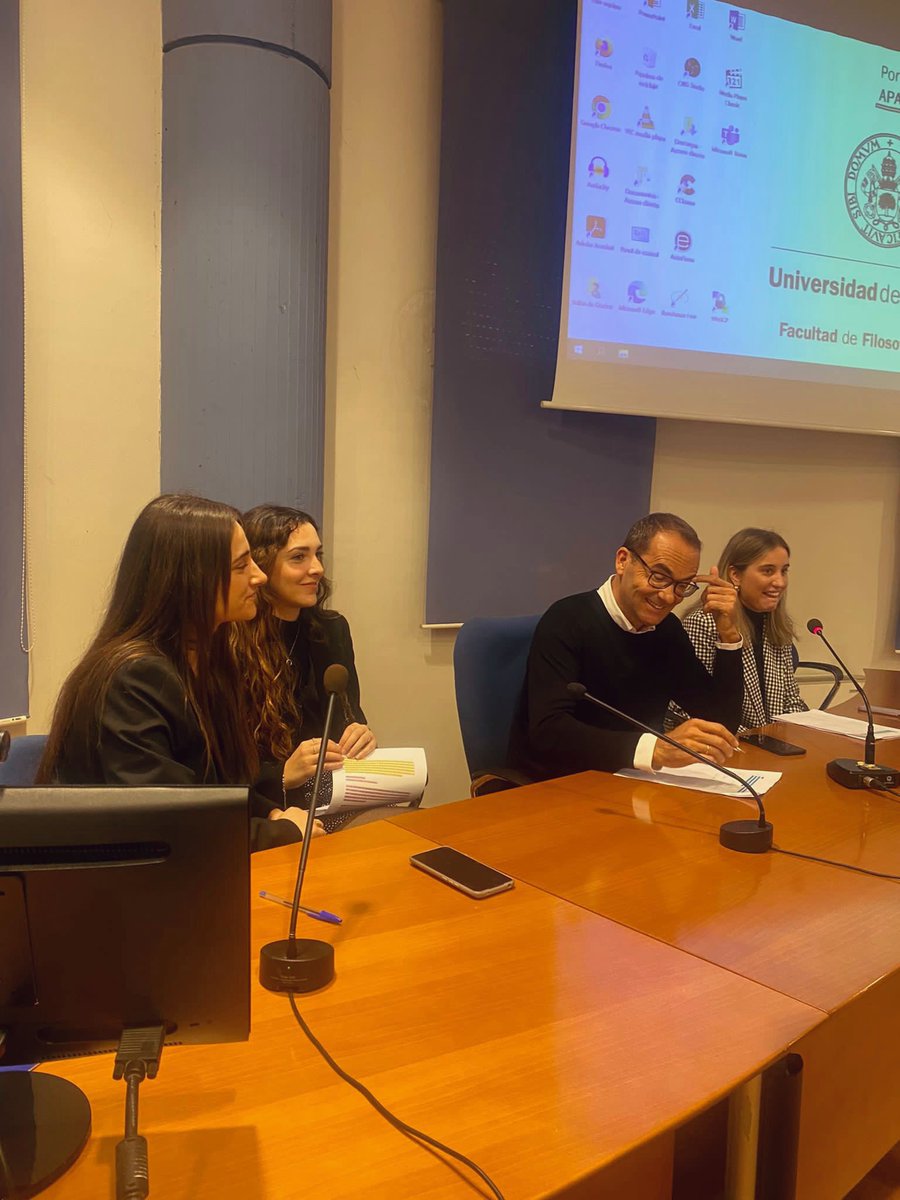 celiamvilla's tweet photo. Un placer haber podido charlar hoy con @DavidJimenezTW sobre nuestra gran pasión, el periodismo. 
Muchas gracias por transmitirnos fuerza para seguir luchando por esta profesión. https://t.co/q1JmfY60M9
