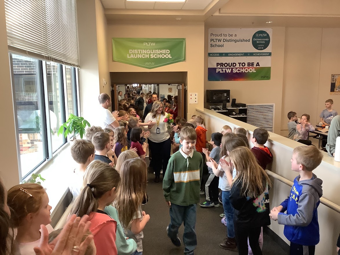 TeaAreaDistrict's tweet photo. Congratulations to Dr. Samantha Walder!!

Dr. Walder, Legacy Elementary Principal was named South Dakota's Elementary Principal of the Year.  

Here are some clips of the announcement today with the help of our Titan parade!

#TitanPride https://t.co/57fF02uaxH