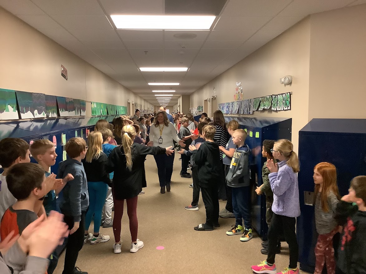 TeaAreaDistrict's tweet photo. Congratulations to Dr. Samantha Walder!!

Dr. Walder, Legacy Elementary Principal was named South Dakota's Elementary Principal of the Year.  

Here are some clips of the announcement today with the help of our Titan parade!

#TitanPride https://t.co/57fF02uaxH